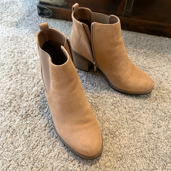 Tan Ankle Boots - Picture 1 of 2